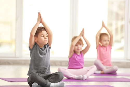 PLAY YOGA